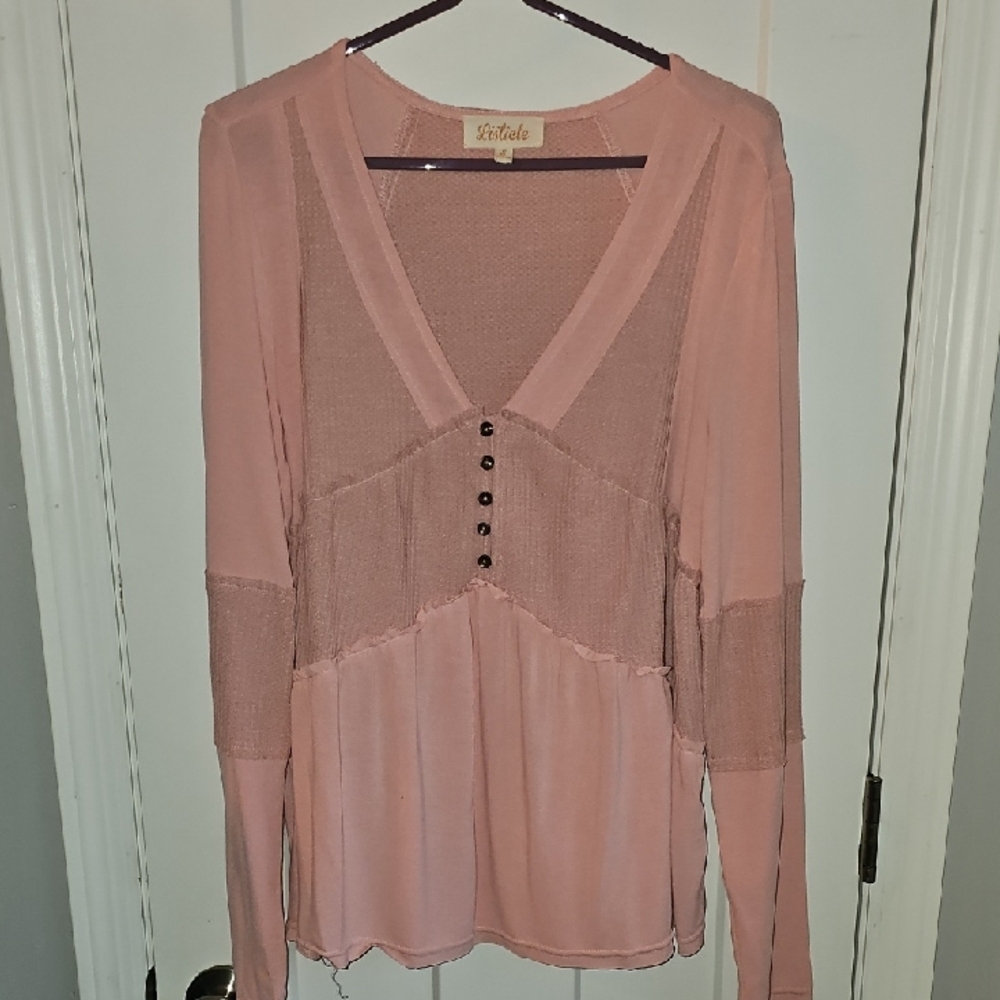 Listicle Womens Gorgeous Pink Top. Nwots!! Size Small. Flowy